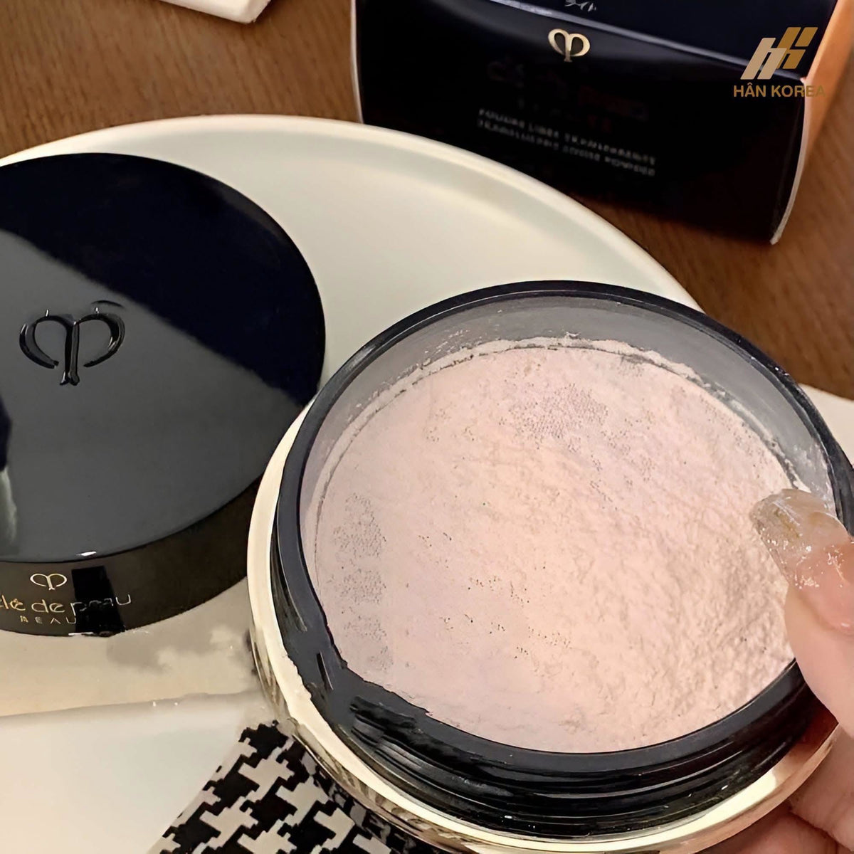 Clé de Peau Beauté Translucent Loose Powder – #01 Light | Japan Domestic Edition